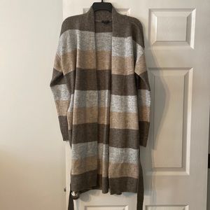 Ann Taylor Women’s Long Sweater very beautiful it’s long 34”
